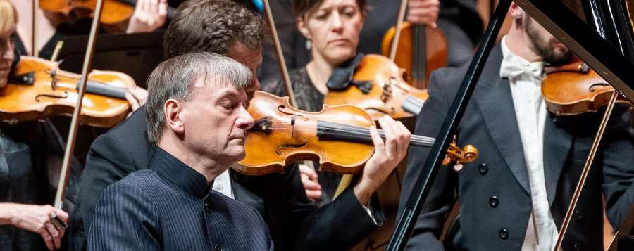 Sydney Symphony Orchestra - Stephen Hough performs Mendelssohn Sydney Symphony Orchestra - Stephen Hough performs Mendelssohn