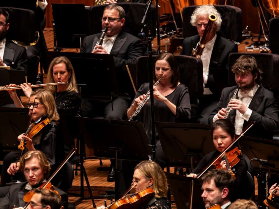 Sydney Symphony Orchestra - The Sydney Symphony Orchestra Performs Dvorak and Strauss Sydney Symphony Orchestra - The Sydney Symphony Orchestra Performs Dvorak and Strauss